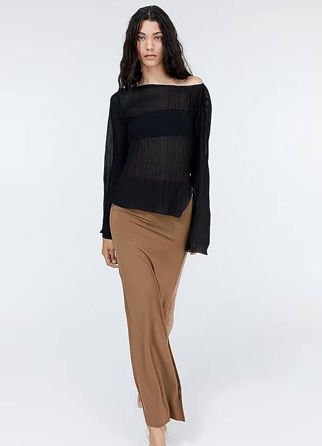 Imagen - Camiseta básica de escote barco asimétrico