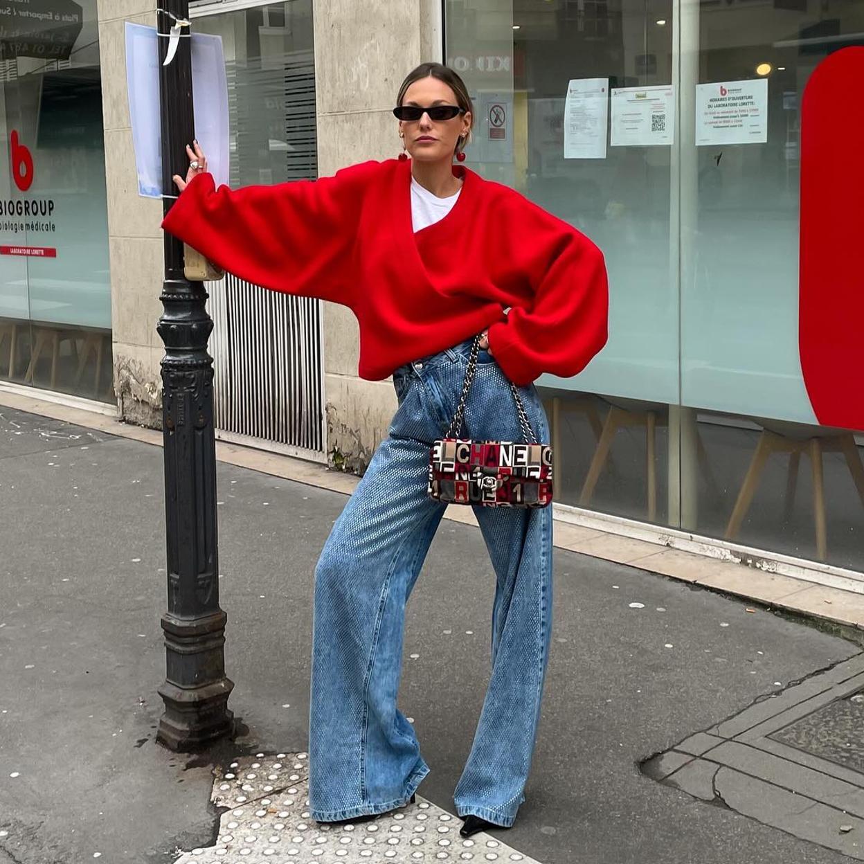 Influencer con vaqueros