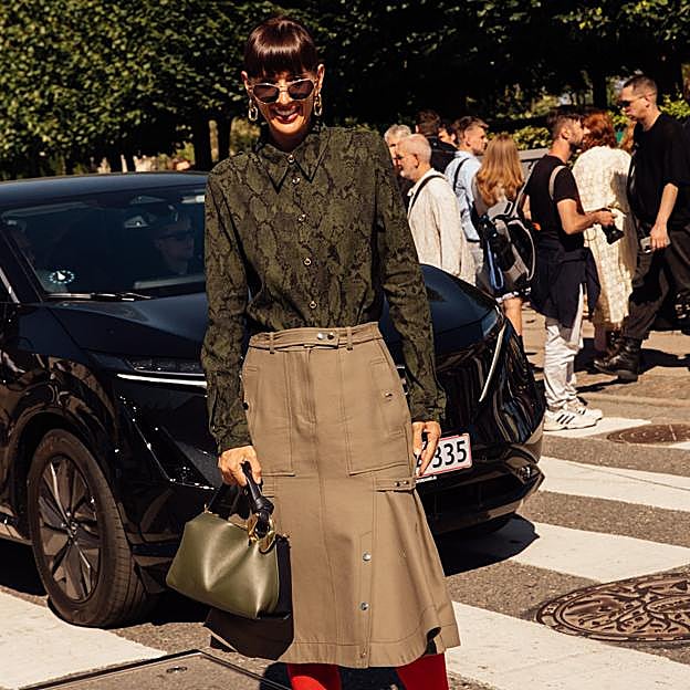 Bolsos verde oliva perfectos para llevar con elegancia el color tendencia del otoño en tus próximos estilismos
