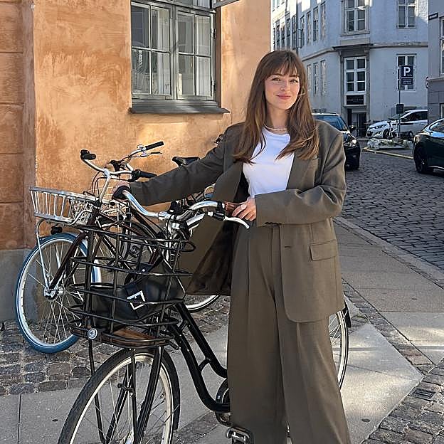 Las francesas las han puesto de moda: cuatro estilos de chaqueta que llevarás en otoño 