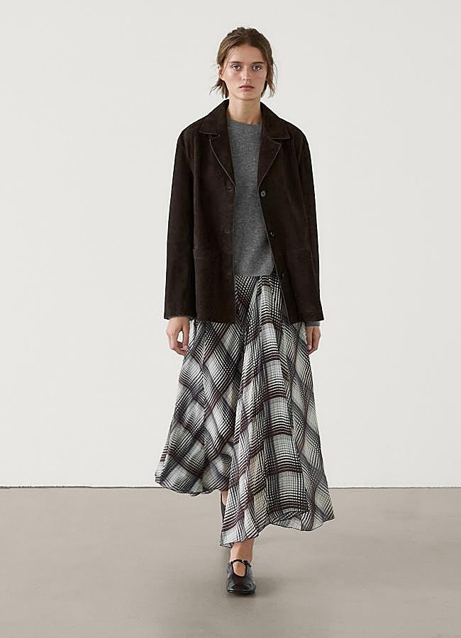 Imagen - Americana piel ante bolsillos de Massimo Dutti (269€)