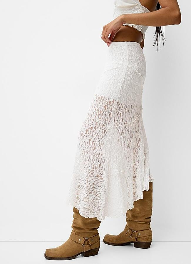 Imagen - Falda blanca de encaje de Bershka, 25,99 euros.