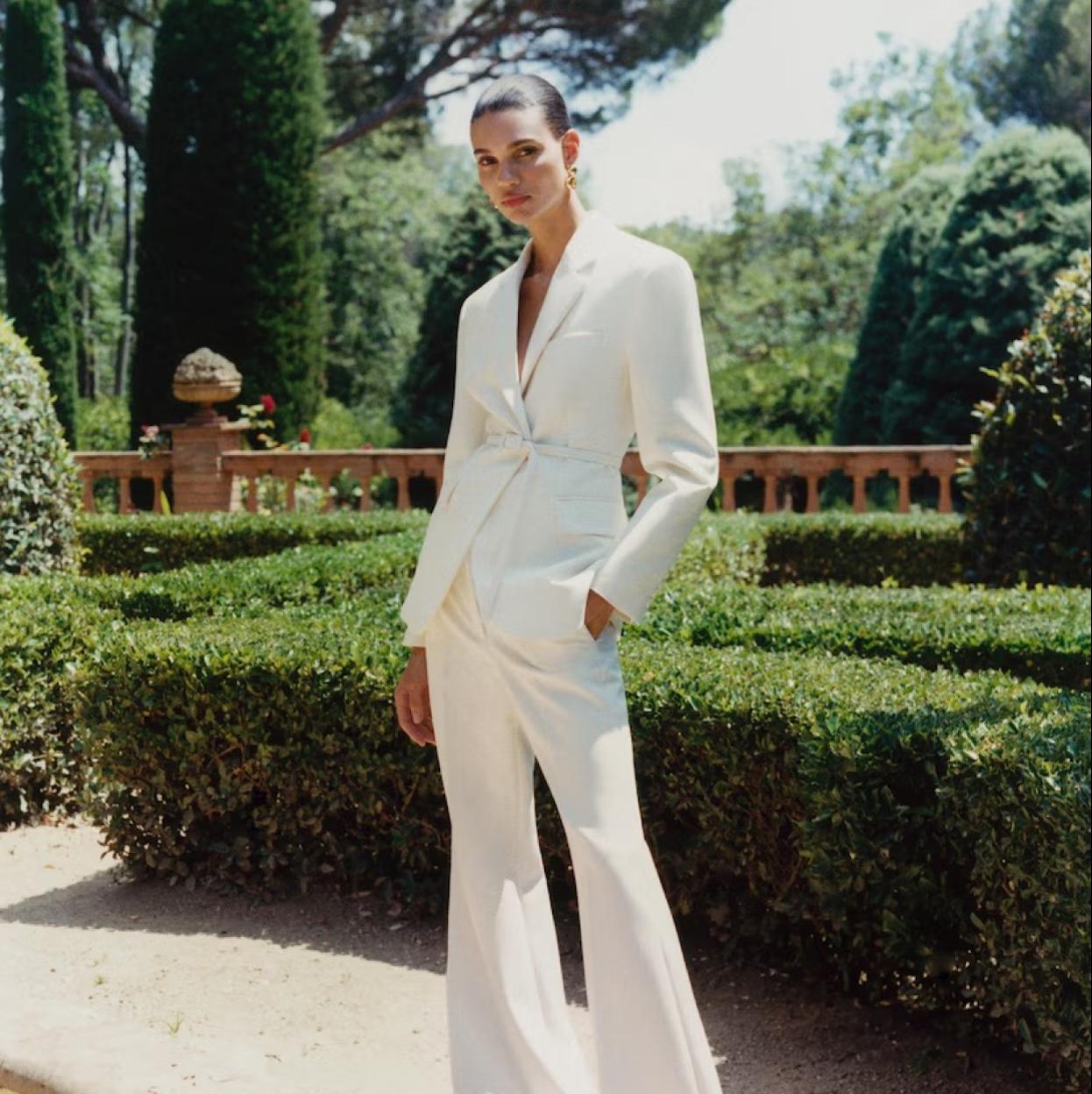 Vestidos estampados, blusas blancas y muchas otras compras recién llegadas a tienda.