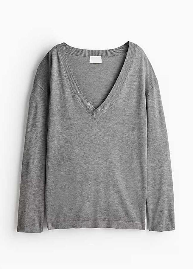 Imagen - Jersey con escote de pico en gris de H&M (19,99€)