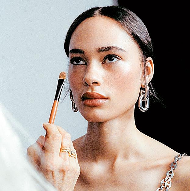 Las nuevas bases Fresh Touch Foundation de la línea Nudes de Rabanne.