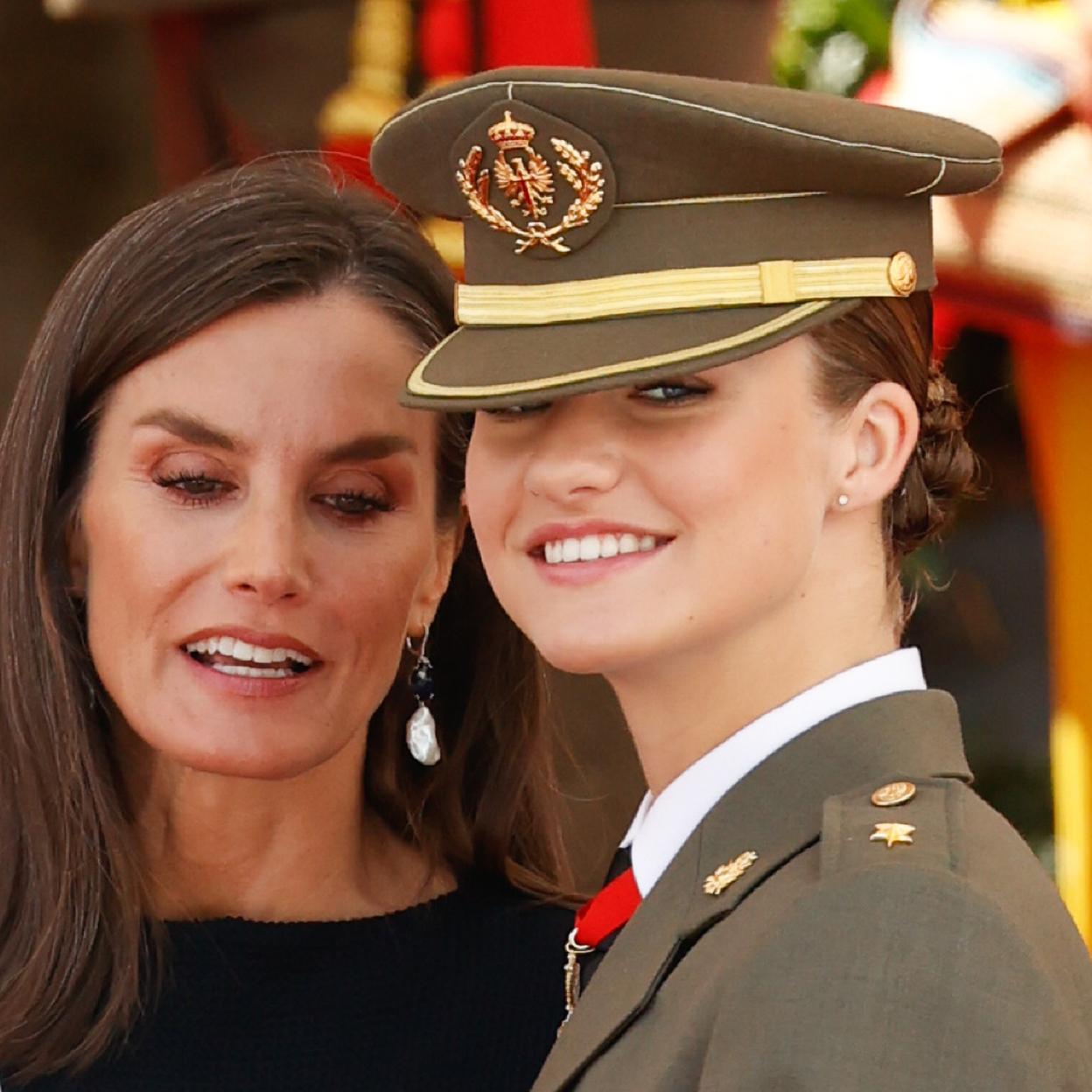 La princesa Leonor y la reina Letizia en Marín. 