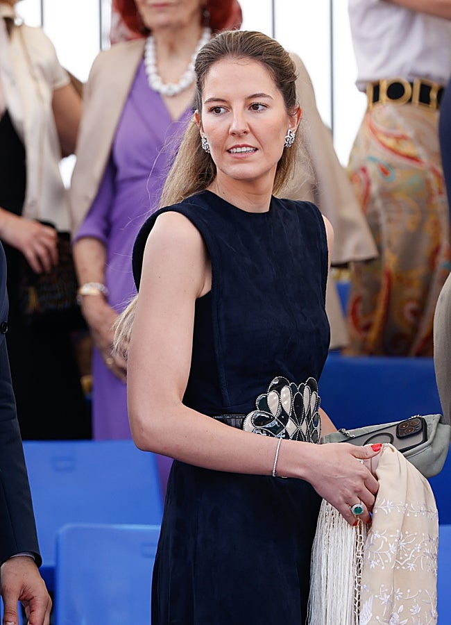 Imagen - La novia del fin de semana con vestido minimal y cinturón efectista. GTRES.