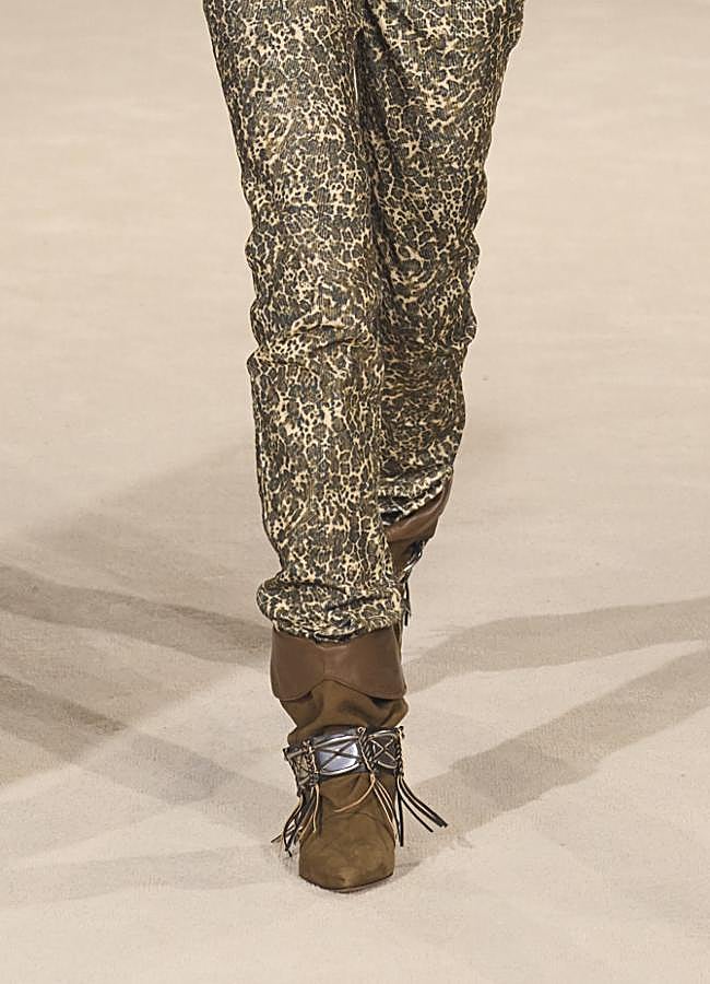 Imagen - Desfile de Isabel Marant con un look con botines de ante. Foto: Launchmetrics Spotlight.