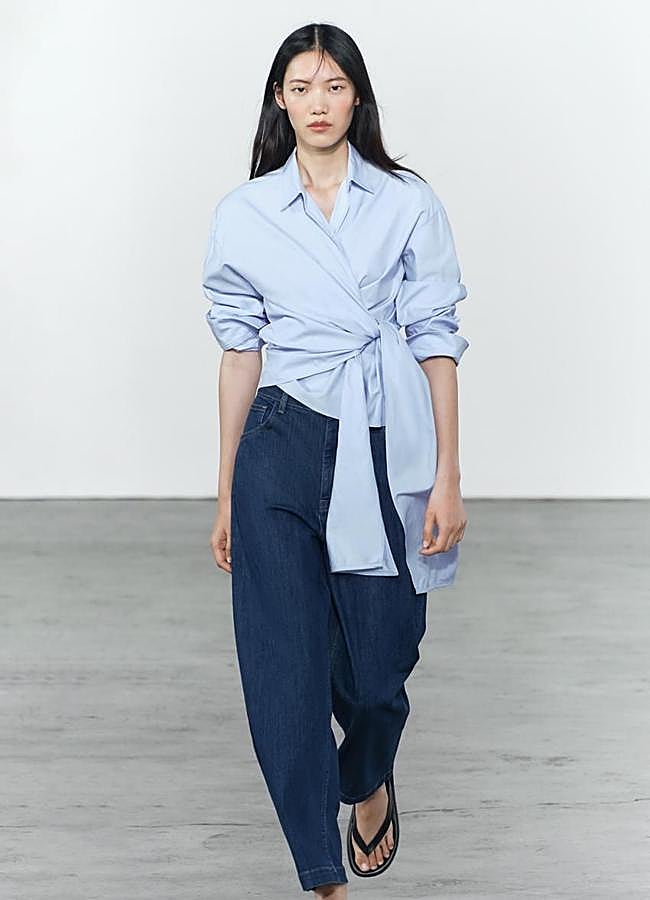 Imagen - Camisa azul con lazo de Zara.