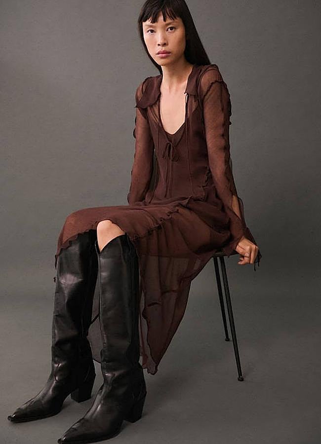 Imagen - Look estilo western con vestido de volantes y botas cowboy