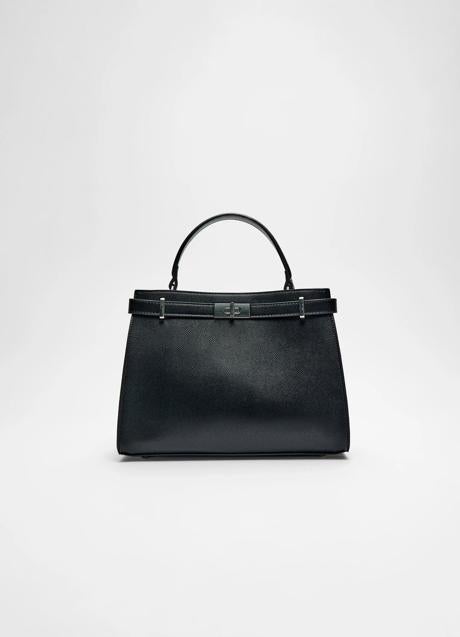 Imagen - Bolso negro de Stradivarius (22,99 euros)