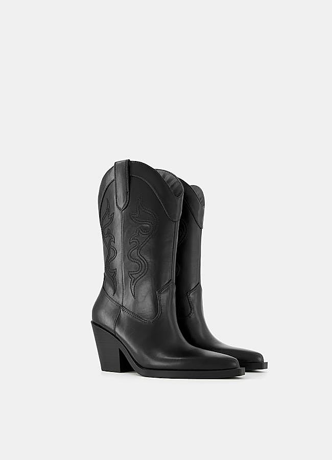 Imagen - Botines negros estilo cowboy de Bershka.
