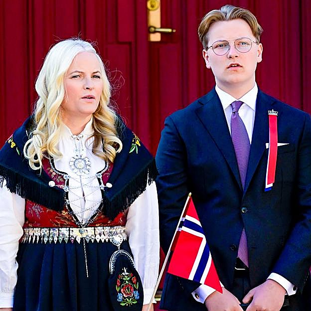 Más problemas para Mette-Marit: la misteriosa novia que su hijo Sverre Magnus ha llevado a la boda de Marta Luisa de Noruega