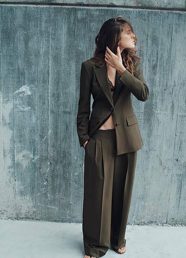 Imagen - Traje básico khaki con blazer entallada y pantalón ancho