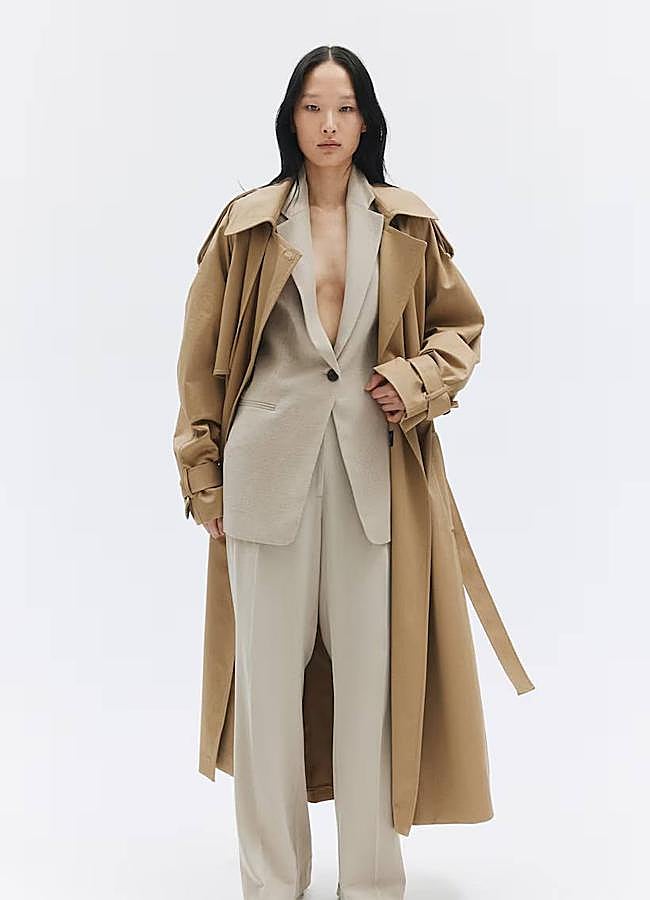 Imagen - Traje beige de corte fluido
