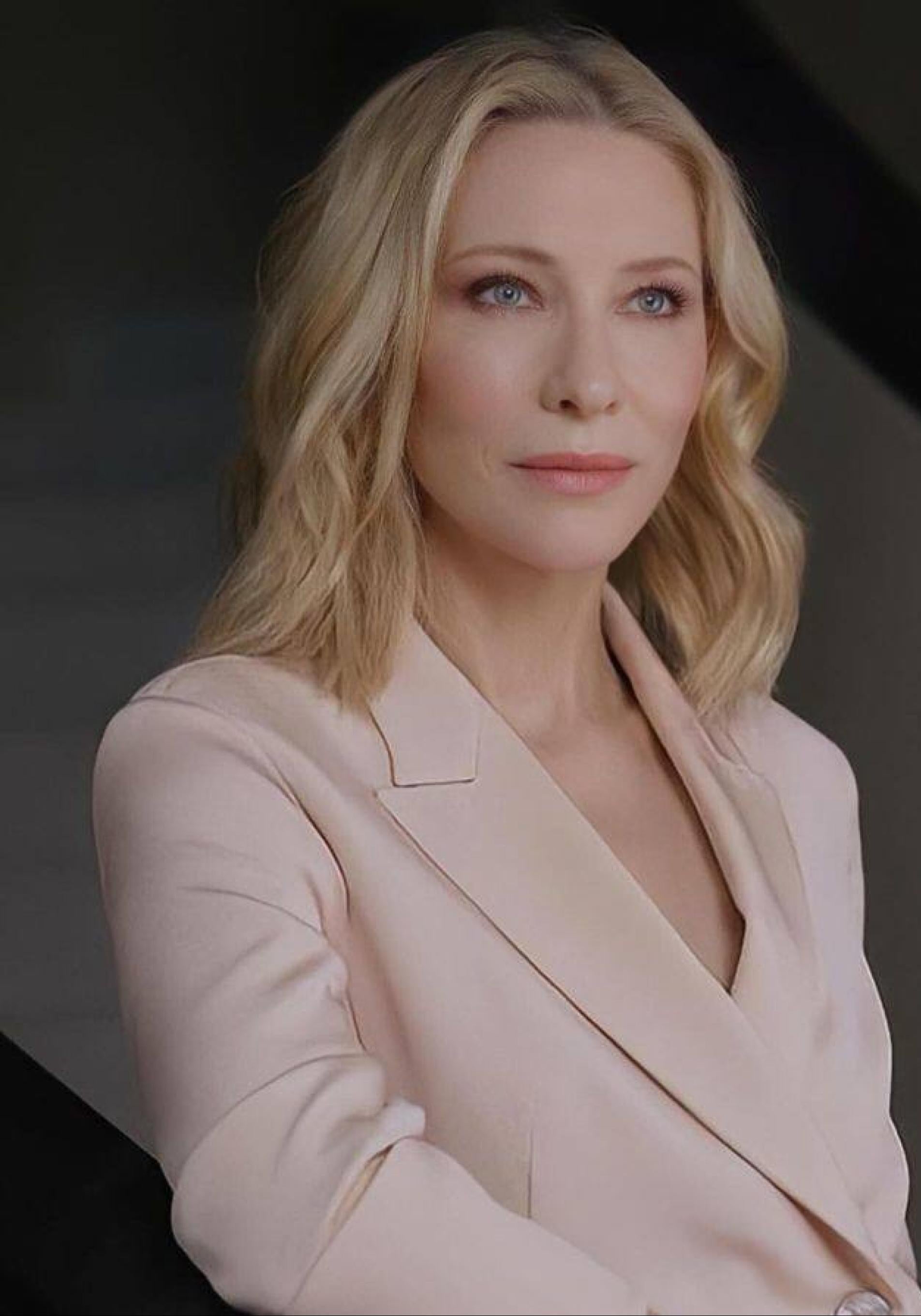 Cate Blanchett con base de maquillaje para piel madura