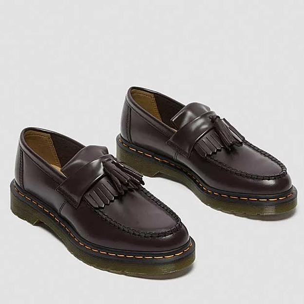 Mocasines Adrian Yellow Stitch de piel smooth con borla (115€)