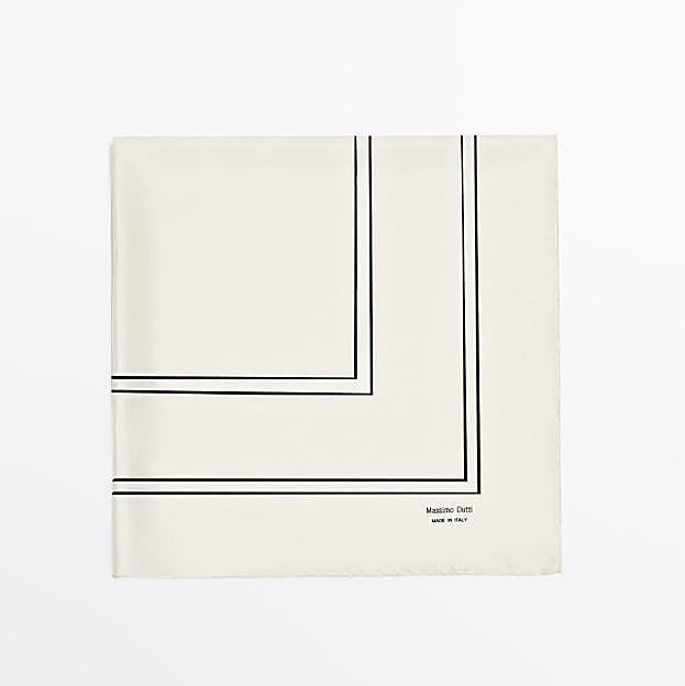 El pañuelo de Massimo Dutti.
