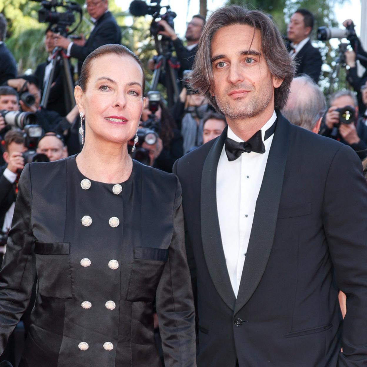 Carole Bouquet y Dimitri Rassam en Cannes. 