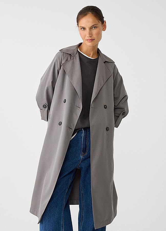 Imagen - Trench largo fluido de Stradivarius (39,99€)
