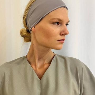 Imagen secundaria 1 - Boceto y detalles de los looks de Moisés Nieto.