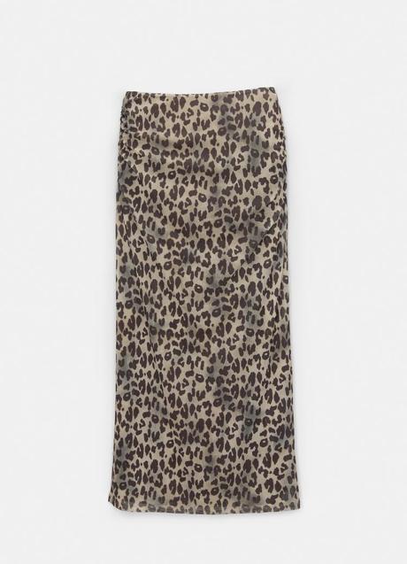 Imagen - Falda midi de Pull & Bear (19,99 euros)