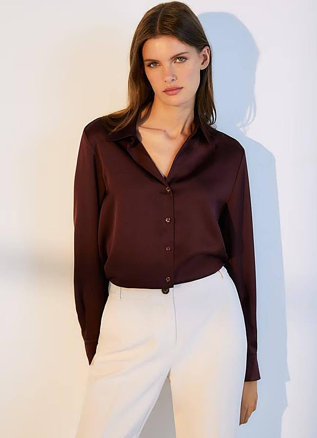 Imagen - Camisa satinada en tono burdeos para otoño