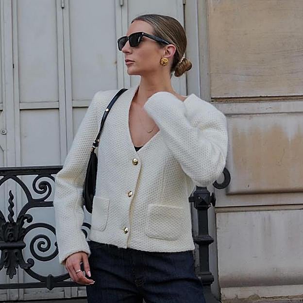 Soy editora de moda y este cárdigan que adoran las francesas se ha convertido en mi fondo de armario de otoño favorito