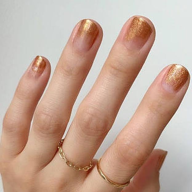 Manicura color cobre degradada