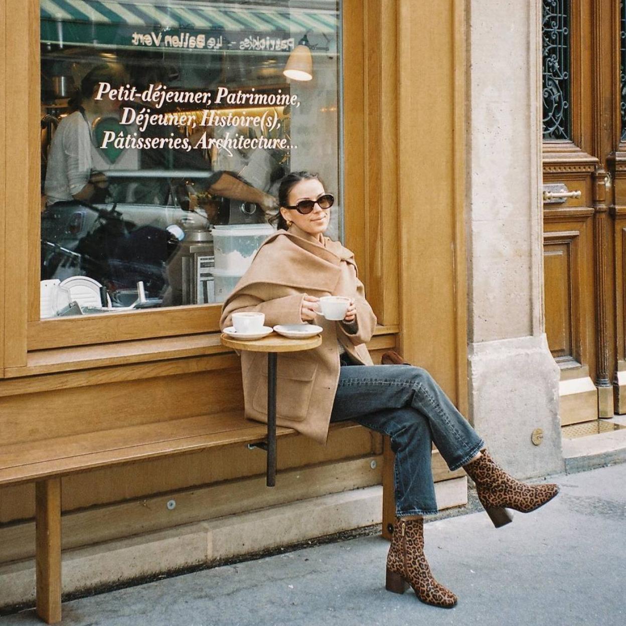 Influencer con zapatos tendencia para otoño