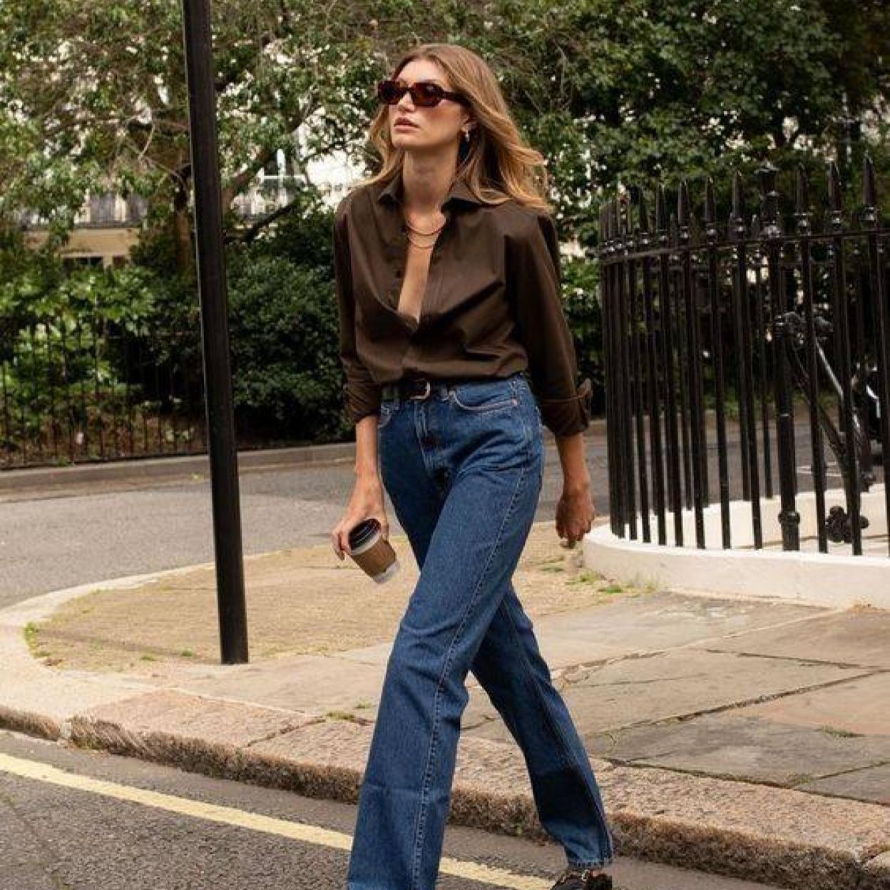 Influencer con camisa para otoño