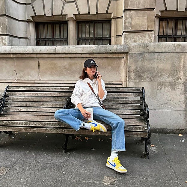 La modelo mantiene la misma elegancia incluso con sus looks más causales. 