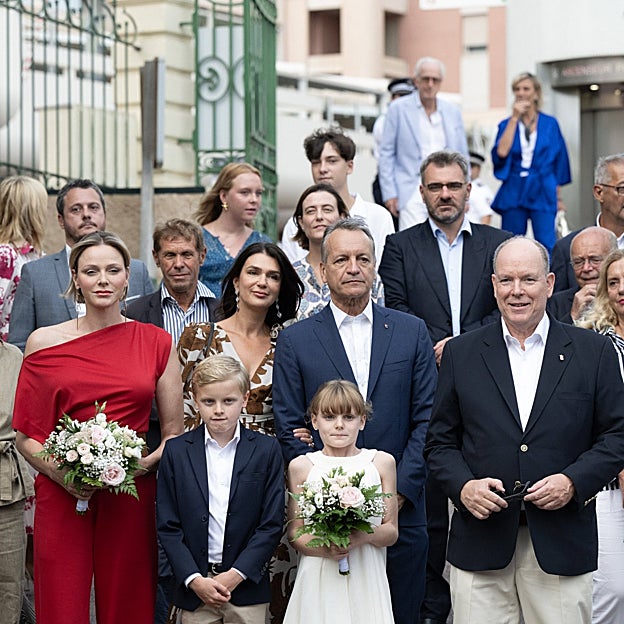Los príncipes de Mónaco y sus hijos en el picnic anual. 
