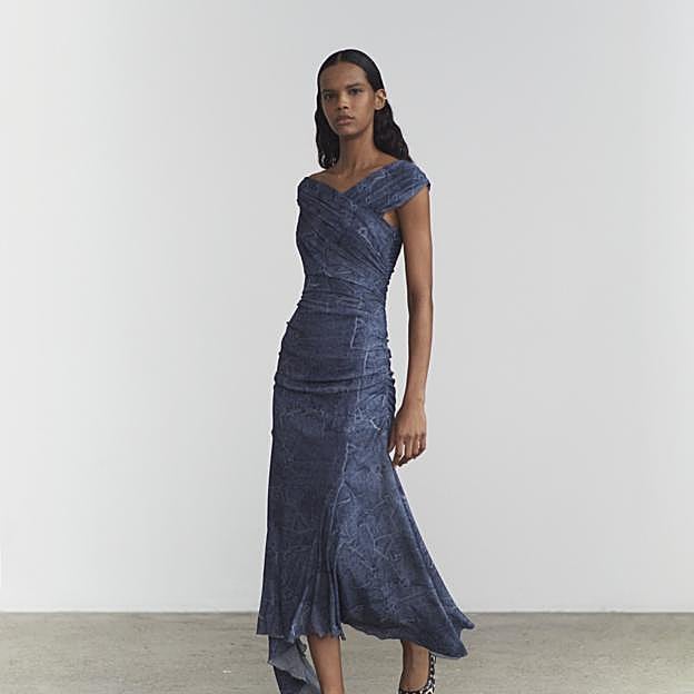 Vestidos vaqueros de entretiempo para vestir fácil cualquier día de la semana