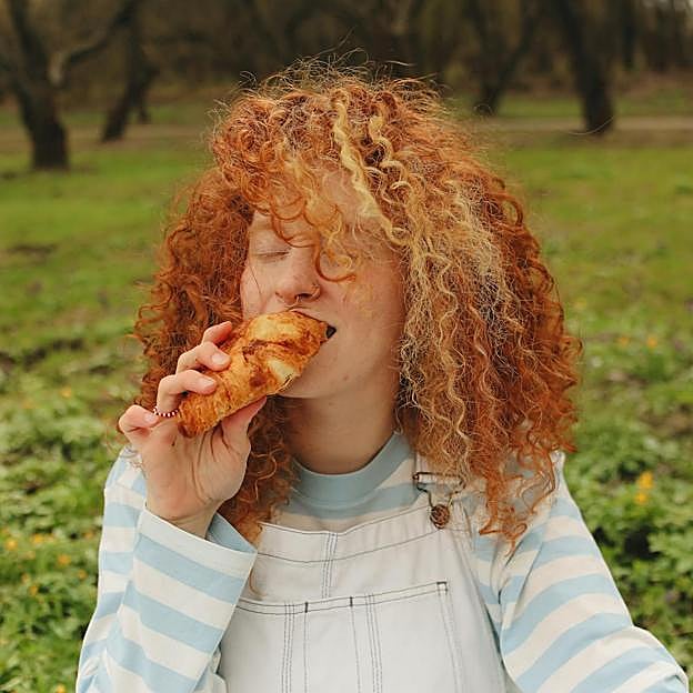 Al comer despacio, el cerebro puede registrar la sensación de saciedad. 