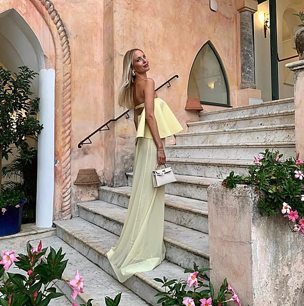 Cómo llevar el color mantequilla si quieres ser la invitada mejor vestida de tu próxima boda este otoño