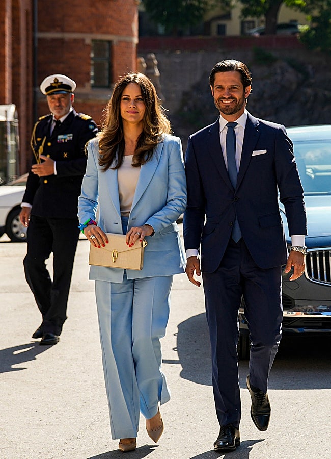 Imagen - Sofía de Suecia, en la imagen junto a su esposo el príncipe Carlos Felipe, adora los trajes sastre para sus jornadas de trabajo. GTRES.