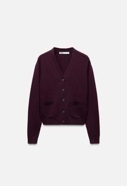 Imagen secundaria 2 - Zapato de salón Onda destalonado en piel de ternera de Loewe (1.000€)/ Gargantilla Birthstone Enero de Dime que me quieres (59€)/ Chaqueta básica 100% lana de Zara (39,95€)