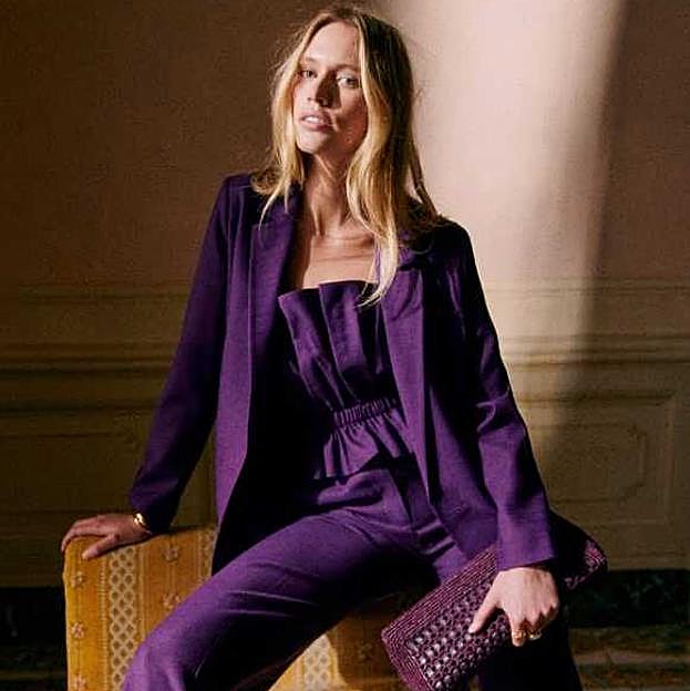 Imagen principal - Chaqueta Agnes (185€), Blusa Gioia (125€) y Pantalón Giovanni (140€) de Sézane/ Blusa cropped detalle textura de Massimo Dutti (49,95€)/ Vestido satinado escote espalda de Zara (39,95€)