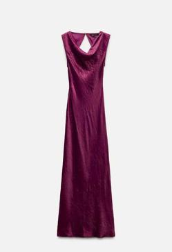 Imagen secundaria 2 - Chaqueta Agnes (185€), Blusa Gioia (125€) y Pantalón Giovanni (140€) de Sézane/ Blusa cropped detalle textura de Massimo Dutti (49,95€)/ Vestido satinado escote espalda de Zara (39,95€)