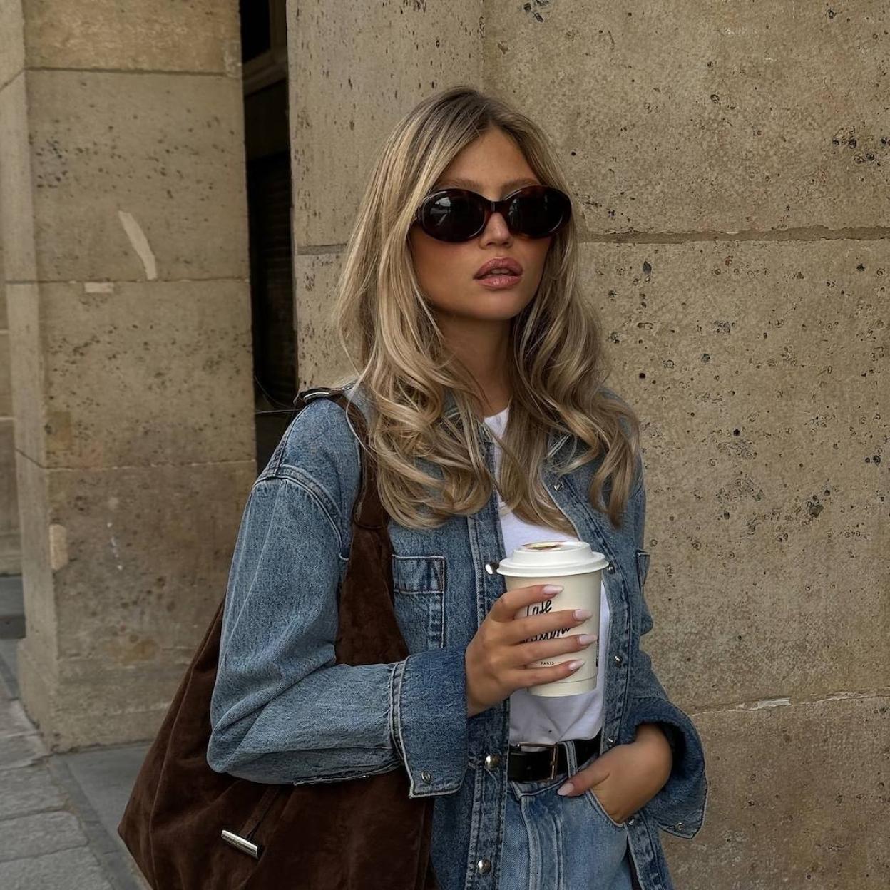 Influencer con pelo con volumen