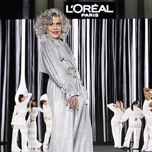 Jane Fonda desfilando para L'Oréal Paris