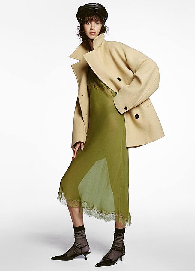 Imagen - Look de Mango Selection con beige y verde.