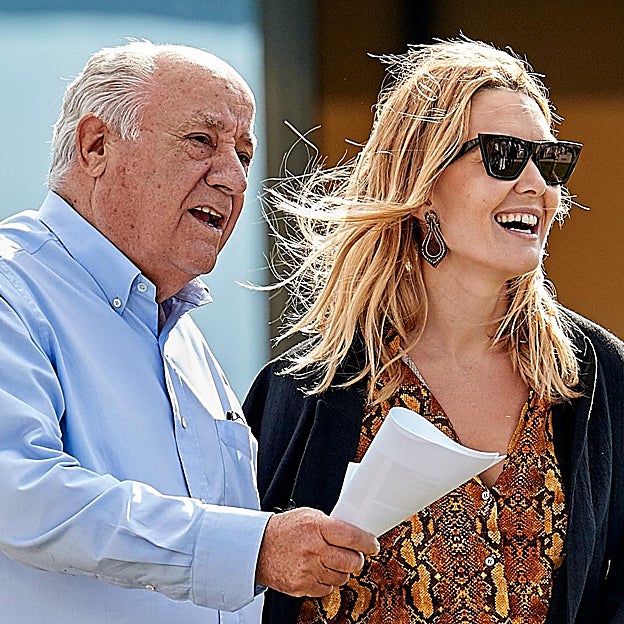 Amancio Ortega junto a su hija Marta. 