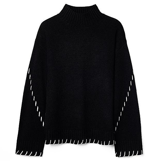 Imagen principal - Jersey de punto con costuras en contraste de NA-KD (27,47€)/ Falda cruzada de punto de H&M (15,99€)/ Bota alta 100% piel de Mango (169,99€)