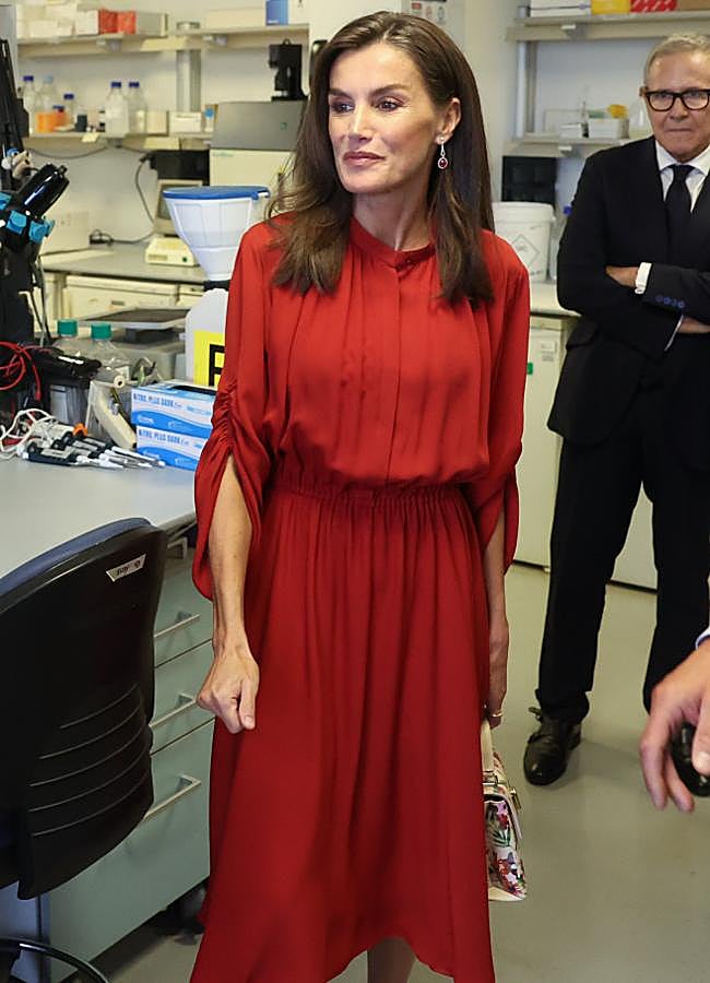 Imagen - La reina Letizia con el vestido rojo de Ferragamo. FOTO: Gtres.