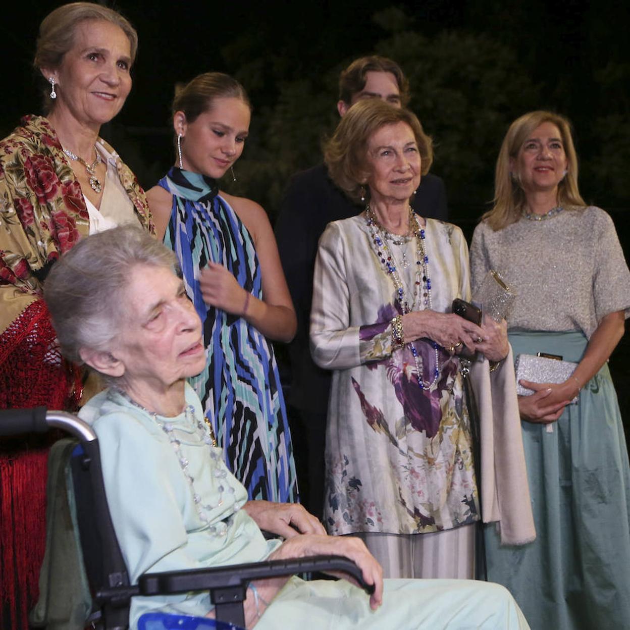 La infanta Elena, Irene Urdangarin, la reina Sofía, Miguel Urdangarin, la infanta Cristina e Irene de Grecia.