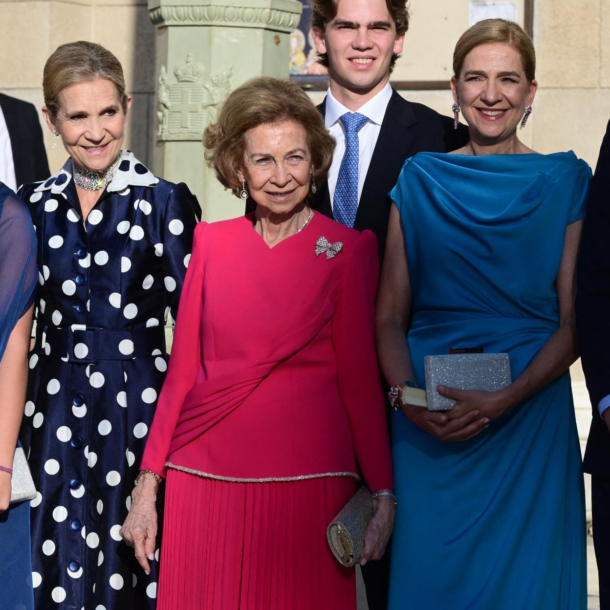 Las infantas Cristina y Elena junto a algunos de sus hijos y la reina Sofía.
