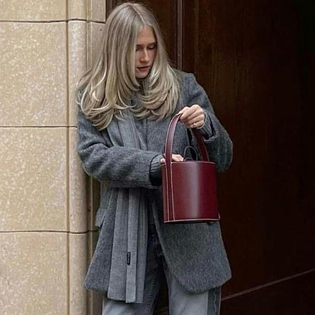 6 bolsos en color borgoña para ser la mejor vestida del otoño: elegantes, prácticos y low cost