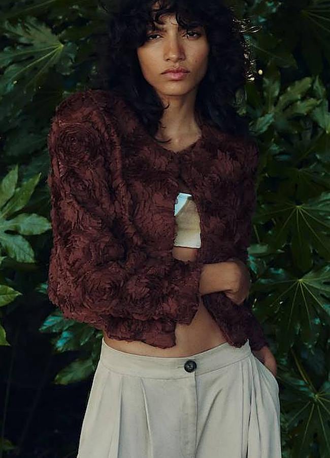 Imagen - Chaqueta de punto burdeos con flores en relieve